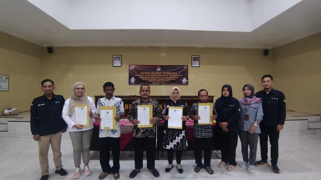 RAPAT PLENO TERBUKA REKAPITULASI DPSHP TINGKAT DESA